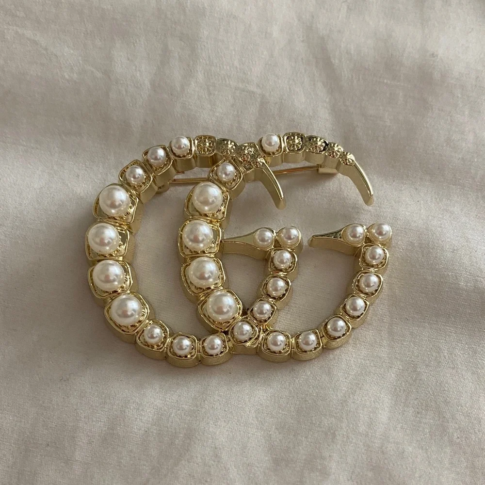 Brooch | Brand New Fashion Logo Brooch - Picture 1 of 3